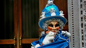 people in masks on carnival - image #333629 gratis